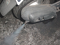 マフラーからケムリ